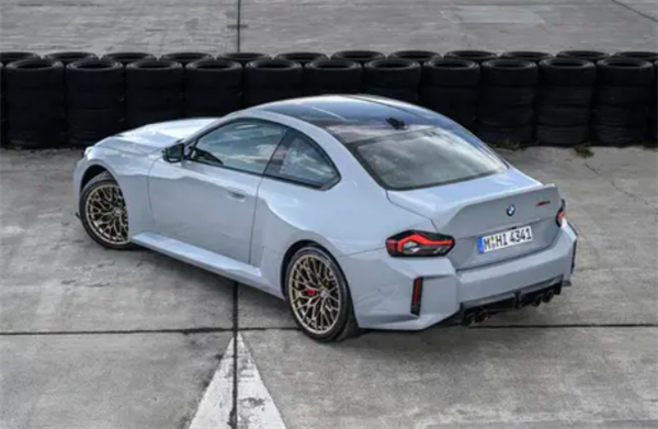 史上最强版本！全新宝马M2CS即将亮相：小小车身内含530马力