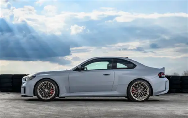 史上最强版本！全新宝马M2CS即将亮相：小小车身内含530马力