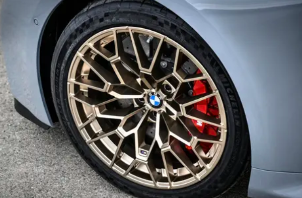 史上最强版本！全新宝马M2CS即将亮相：小小车身内含530马力