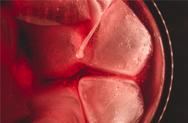 一杯冰咖啡致女子住院3天！医生：致病冰块可致全身性感染