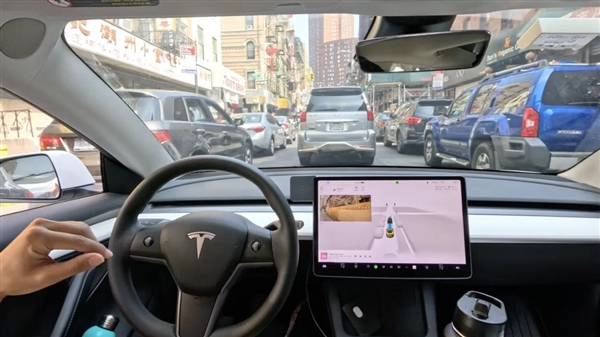 特斯拉“外卖式”交车：APP下单 全无人驾驶到家门