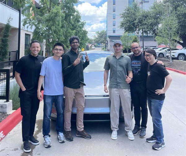 特斯拉“外卖式”交车：APP下单 全无人驾驶到家门