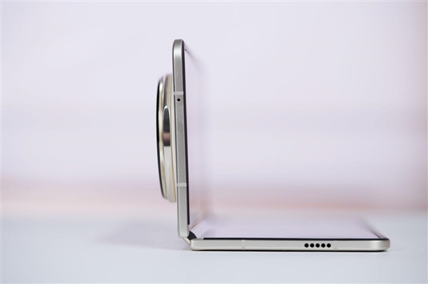 史上最轻薄的大折叠！荣耀Magic V5图赏