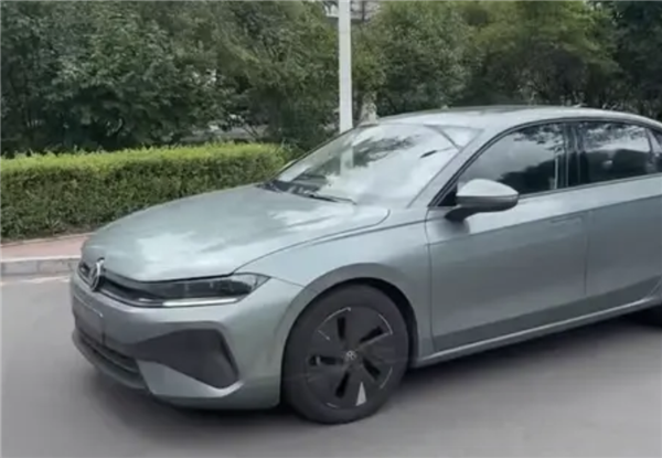 看齐大哥迈腾！全新大众速腾实车曝光：现款12.79万元起