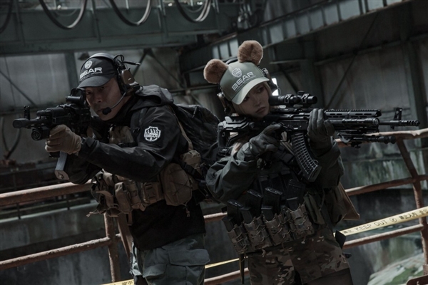 国外美女Cos《逃离塔科夫》角色：颜值高 身材超棒