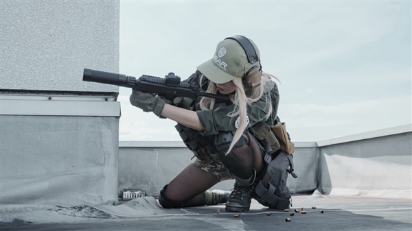 国外美女Cos《逃离塔科夫》角色：颜值高 身材超棒