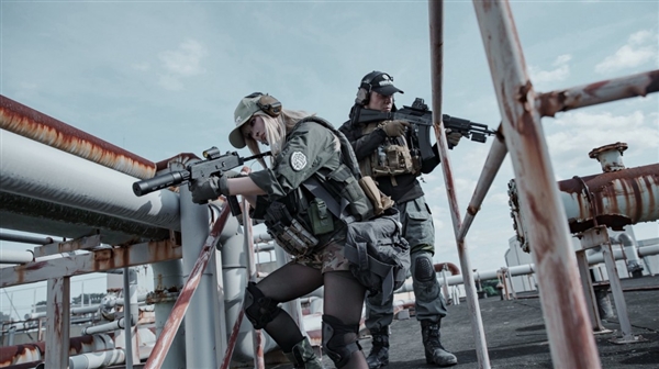 国外美女Cos《逃离塔科夫》角色：颜值高 身材超棒