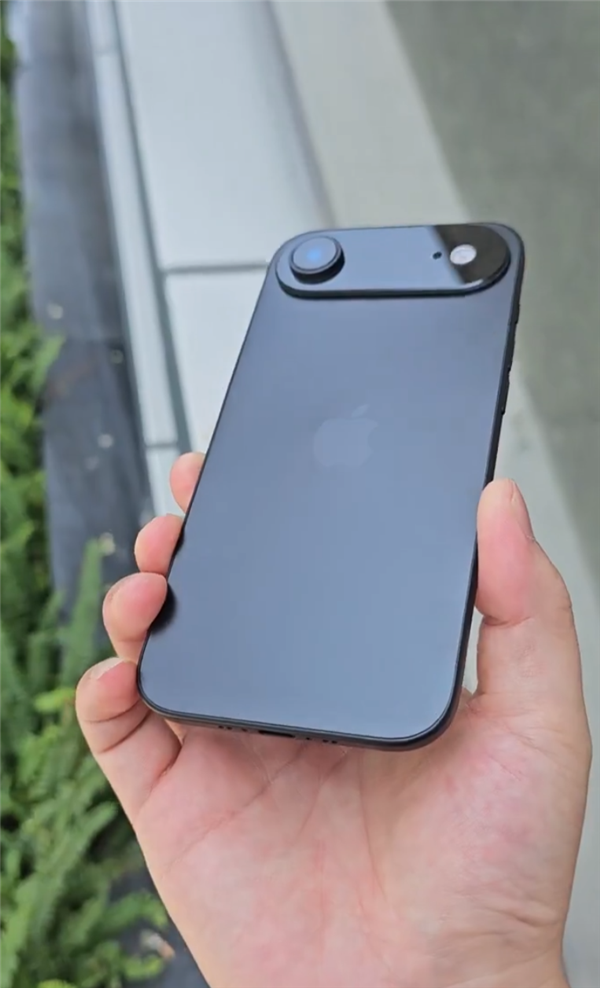 5.5mm史上最薄苹果手机!iPhone 17 Air最新机模上手