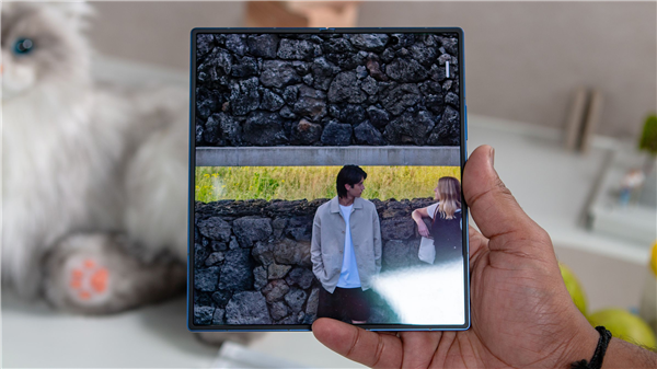 三星Galaxy Z Fold7图赏：全球最轻大折叠 比iPhone 16 Pro Max还要轻