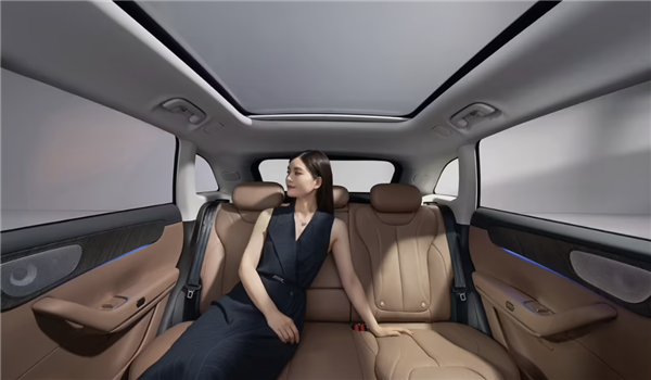 30万级配置卖15万！零跑C11上市：全域800V+激光雷达