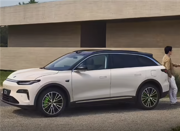 30万级配置卖15万！零跑C11上市：全域800V+激光雷达