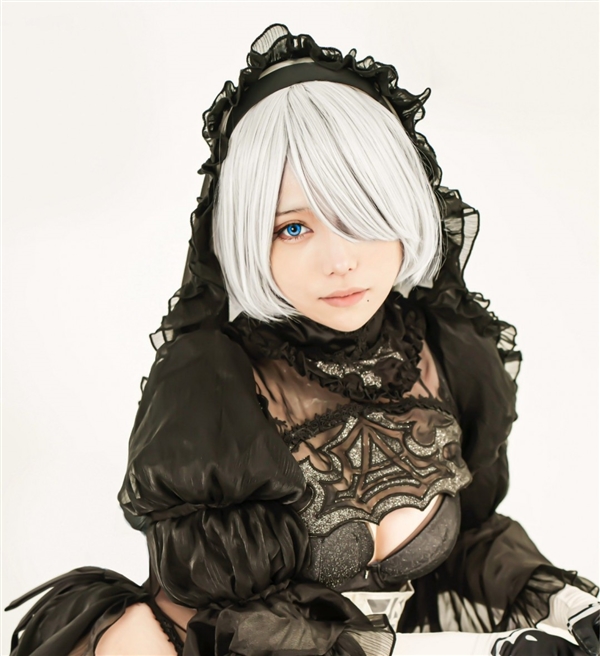 国外美女Cos《尼尔》2B小姐姐 展示性感好身材