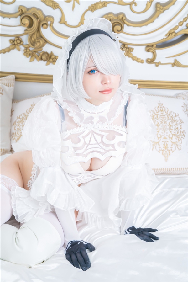 国外美女Cos《尼尔》2B小姐姐 展示性感好身材