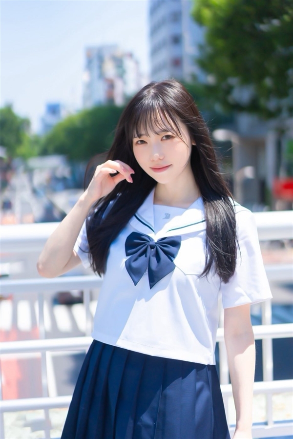 国外美女Cos《尼尔》2B小姐姐 展示性感好身材