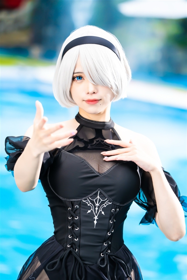 国外美女Cos《尼尔》2B小姐姐 展示性感好身材