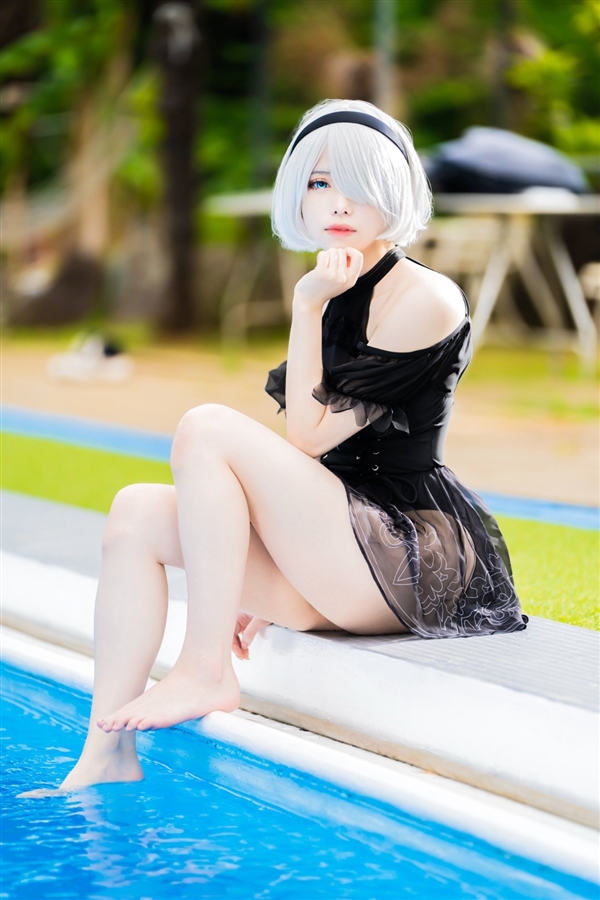 国外美女Cos《尼尔》2B小姐姐 展示性感好身材