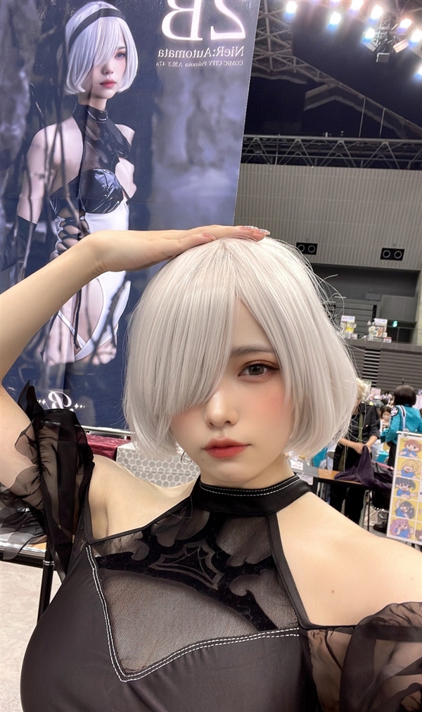 国外美女Cos《尼尔》2B小姐姐 展示性感好身材