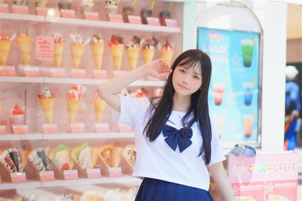 国外美女Cos《尼尔》2B小姐姐 展示性感好身材