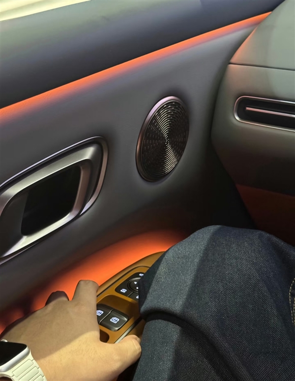 35万级家用纯电SUV 理想i8实车内饰首次曝光：比较眼熟