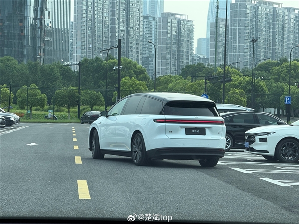 35万级家用纯电SUV 理想i8实车内饰首次曝光：比较眼熟