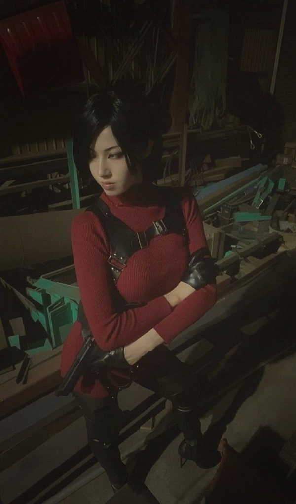 国外美女Cos《生化危机》艾达王 气质身材俱佳