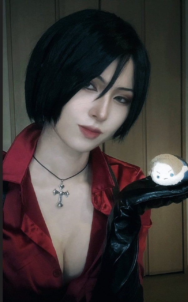 国外美女Cos《生化危机》艾达王 气质身材俱佳