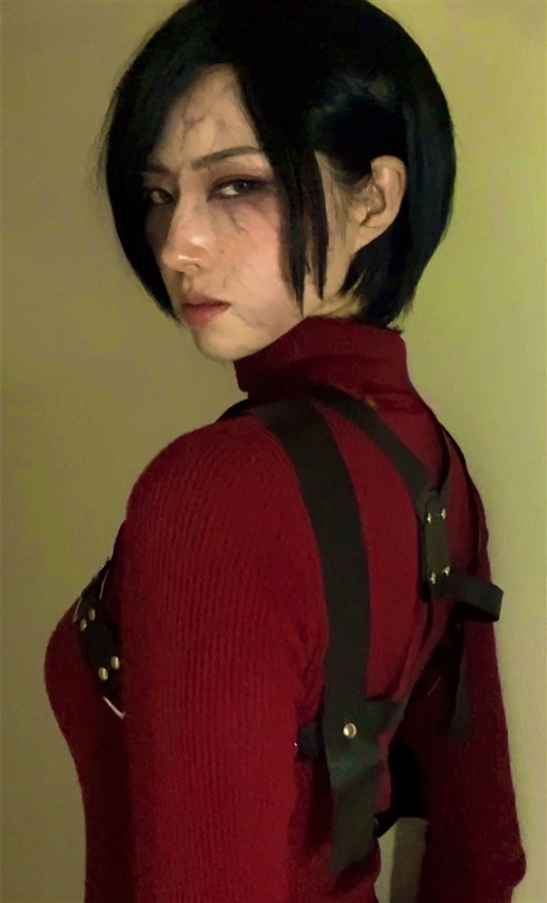 国外美女Cos《生化危机》艾达王 气质身材俱佳