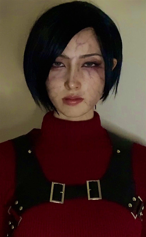 国外美女Cos《生化危机》艾达王 气质身材俱佳