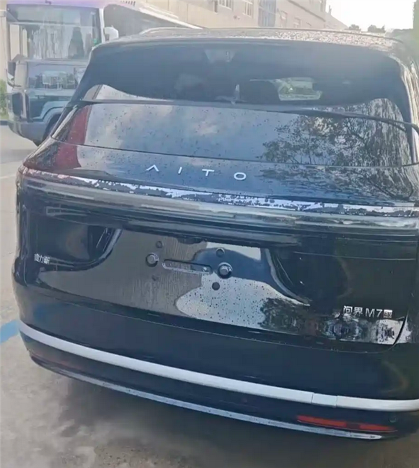 采用大哥M9同款设计!新款问界M7谍照曝光:首增纯电车型