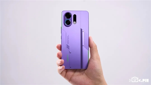 不到2000元带风扇还防水的手机 会让你上分更快吗