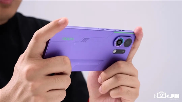 不到2000元带风扇还防水的手机 会让你上分更快吗