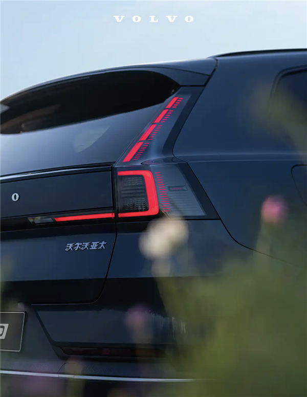 沃尔沃XC70牛仔蓝首发亮相！定位中型SUV 8月开启预售