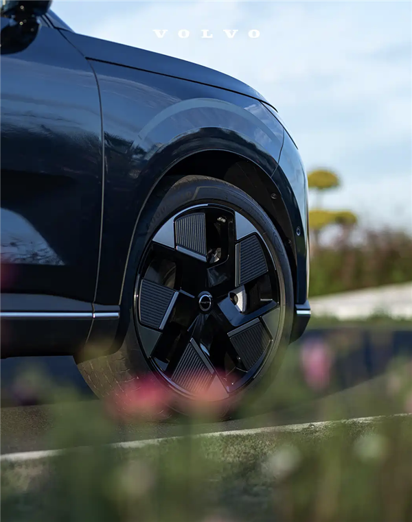 沃尔沃XC70牛仔蓝首发亮相！定位中型SUV 8月开启预售