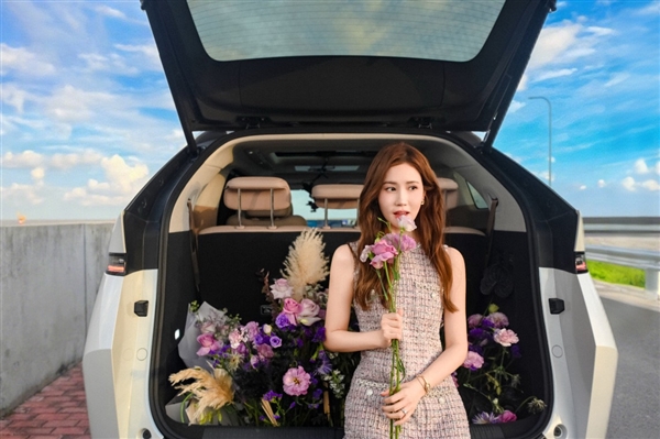 韩国氧气美女李多海喜提小鹏X9:还特意要去考中国驾照