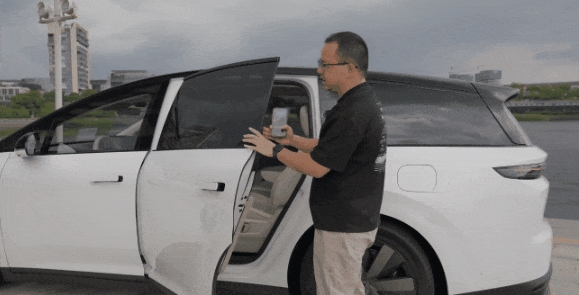 纯电的理想i8和增程一个价 但32.18万未必是个好价格