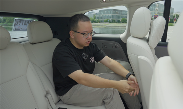 纯电的理想i8和增程一个价 但32.18万未必是个好价格