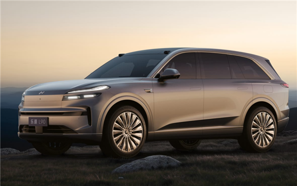 纯电的理想i8和增程一个价 但32.18万未必是个好价格