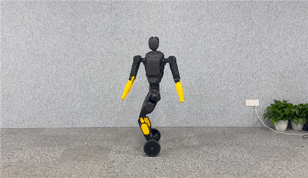 “稚晖君”出新作灵犀X2-N机器人:双轮秒变双足 咋踹都不倒