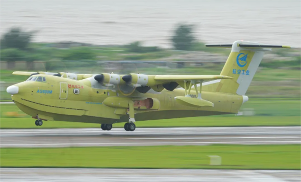 即将交付！AG600批产第二架机完成首次生产试飞