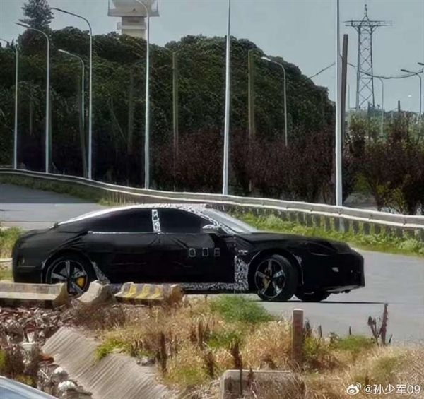 若定价40万你买吗  小米SU7L外观曝光！后排空间大幅度改善