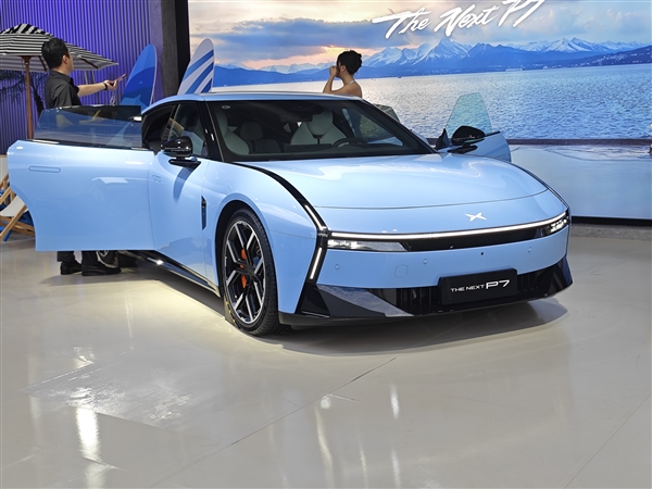 赛道超越小米SU7 Max!全新纯电轿跑小鹏P7上市:21.98万起