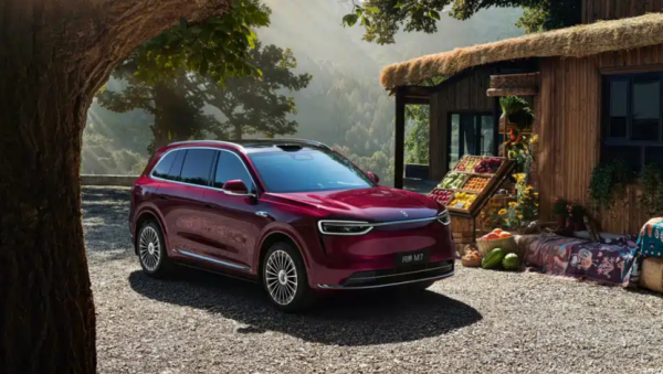 与理想小鹏分道扬镳 靳玉志：华为辅助驾驶不会走VLA路径