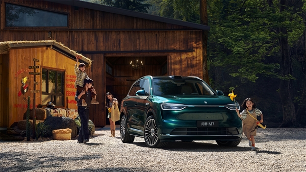 全车六盏小蓝灯 全新问界M7发布即搭载华为ADS 4