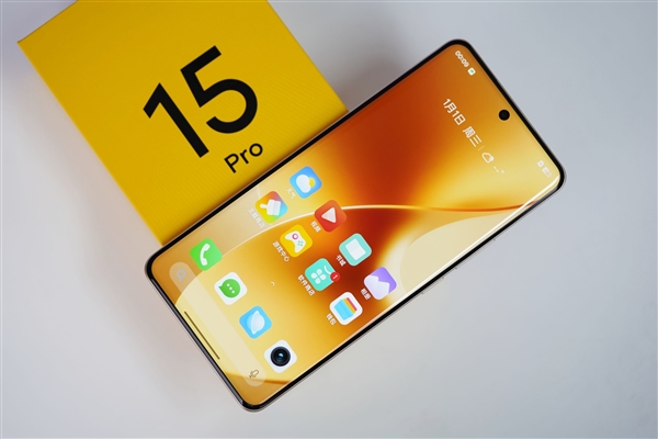 每台都独一无二!真我15 Pro图赏