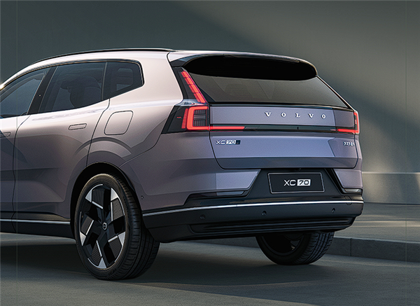 比指导价狂降15万 全新沃尔沃XC70插混SUV上市：26.99万起