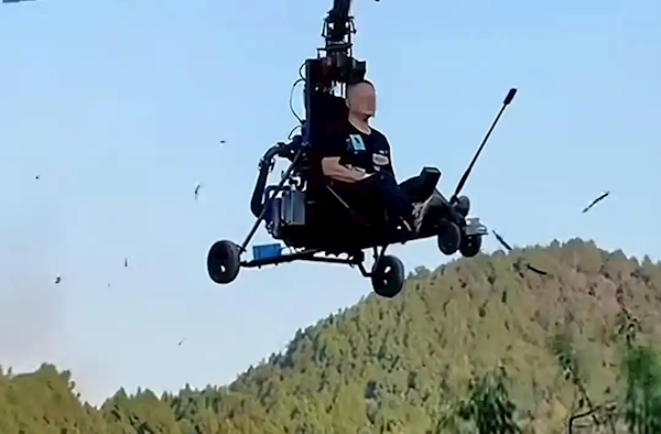 画面曝光!55岁网红“唐飞机”飞行直播时坠机身亡 曾35万元购买共轴双桨超轻型飞机