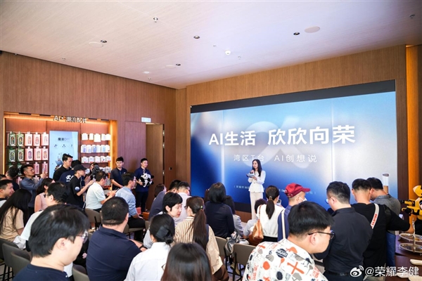 深圳湾崛起AI新地标上《新闻联播》 荣耀阿尔法全球旗舰店:从智慧体验殿堂到产业样本的蜕变