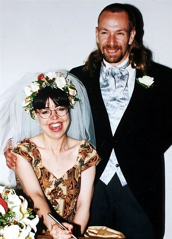 两次车祸后女子患罕见失忆症：记忆会自动清除 每次醒来都是1994年！