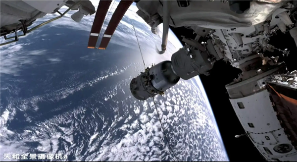 神舟二十号航天员乘组今日返回地球:曾遭空间微小碎片撞击