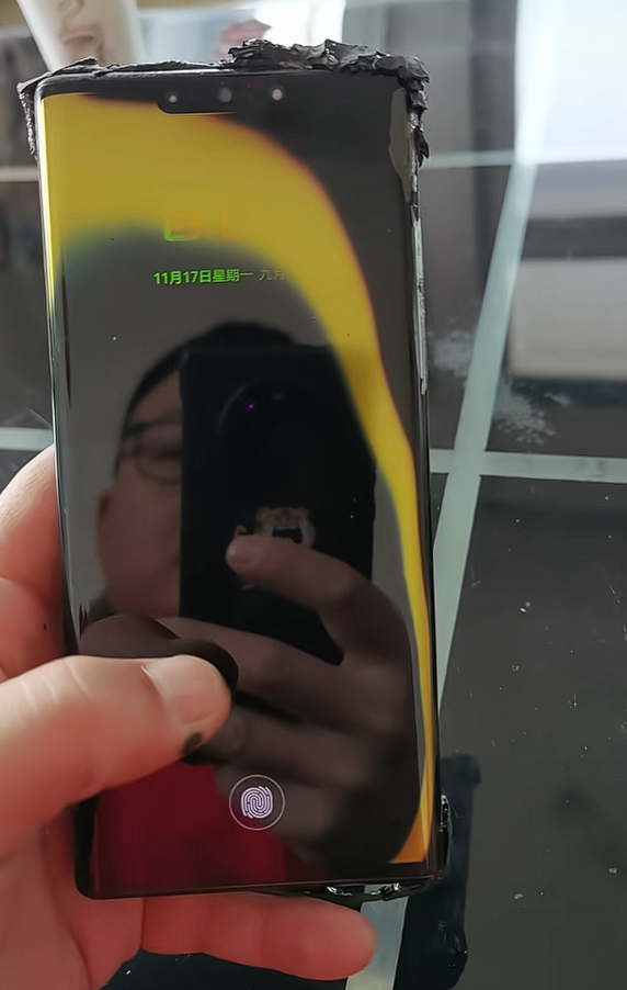 华为Mate 30 RS保时捷被火烧到面目全非:还能充电玩游戏